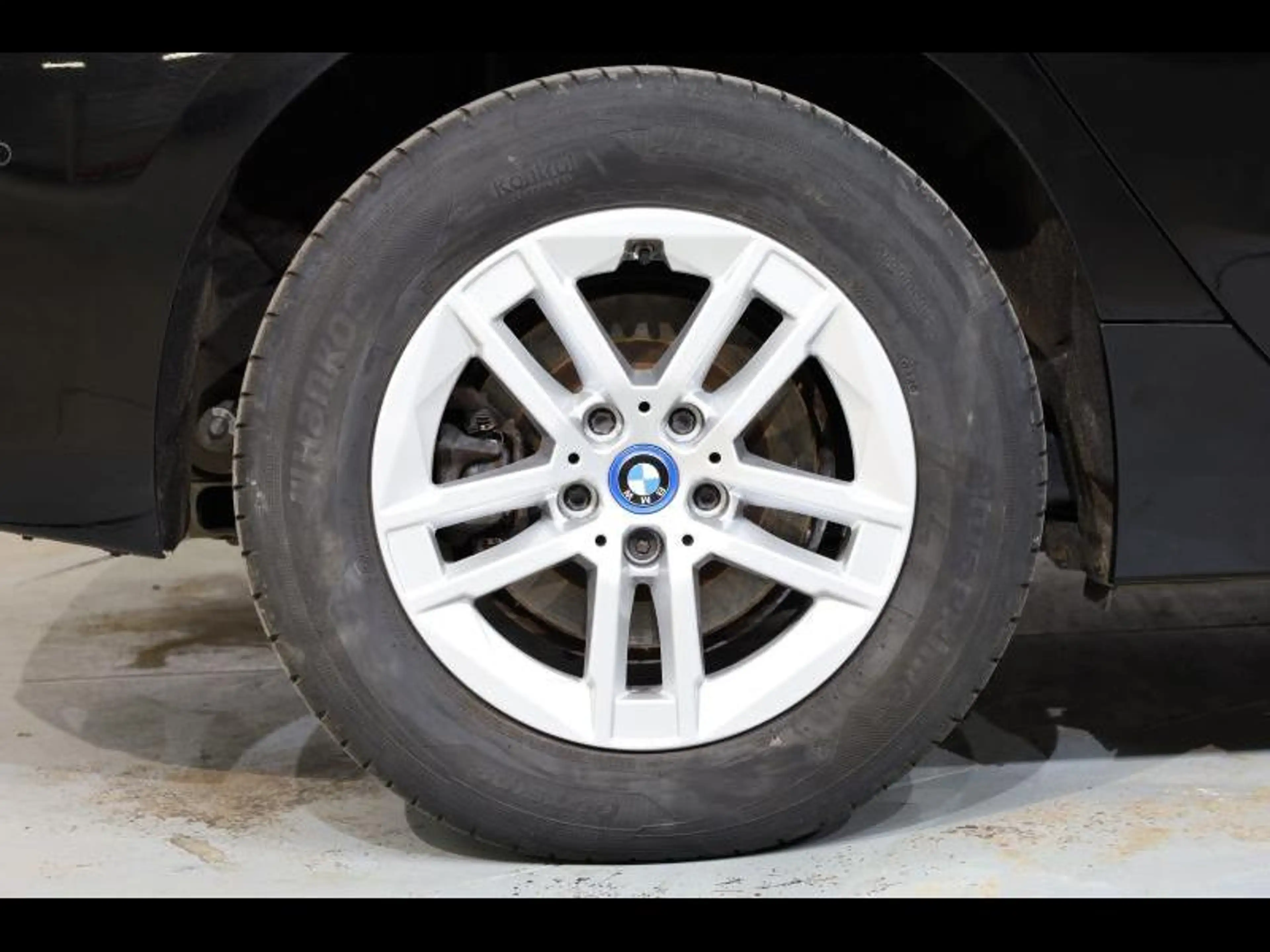 BMW 225 e xDrive Active Tourer — photo 8