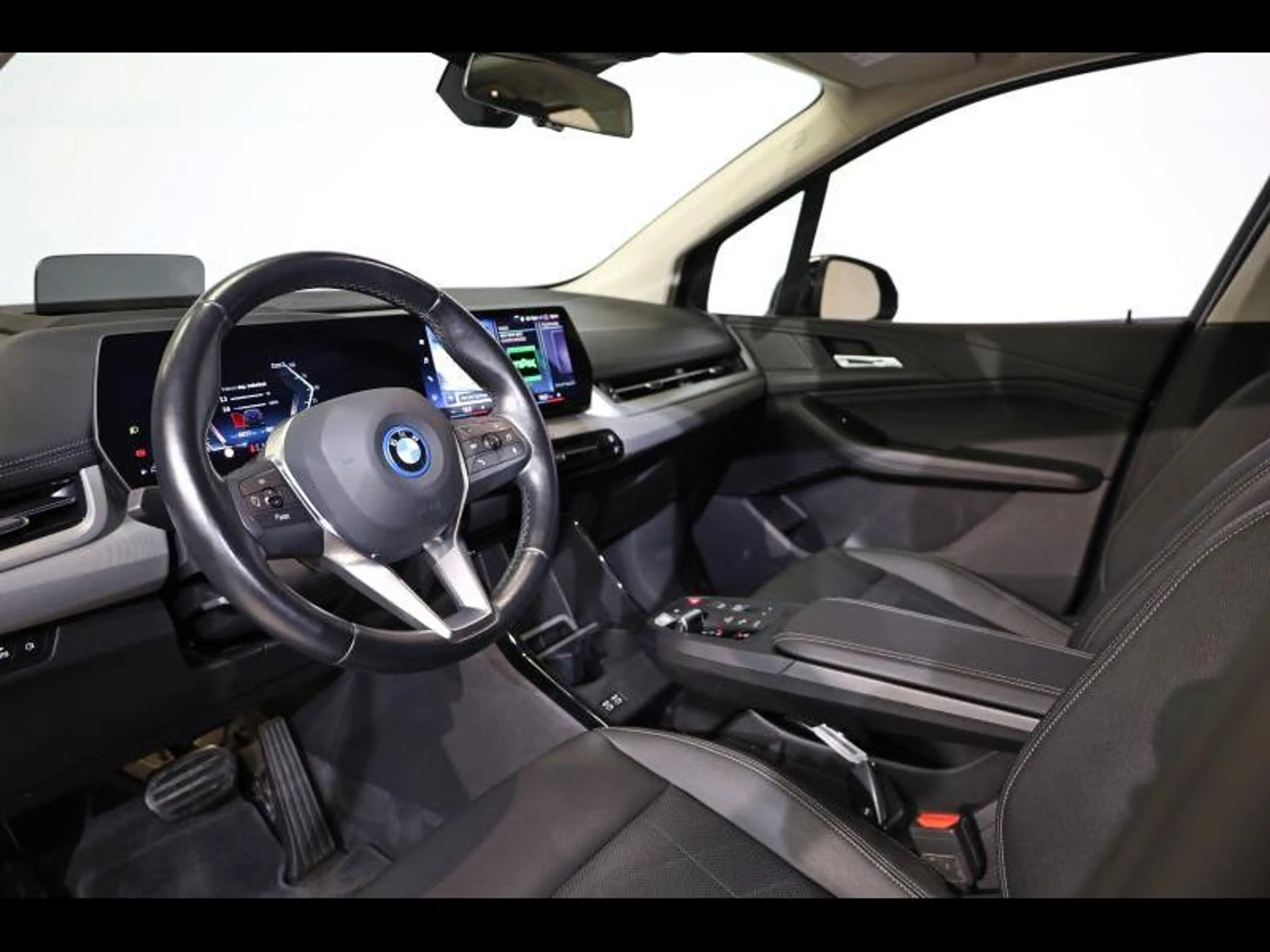 BMW 225 e xDrive Active Tourer — photo 6