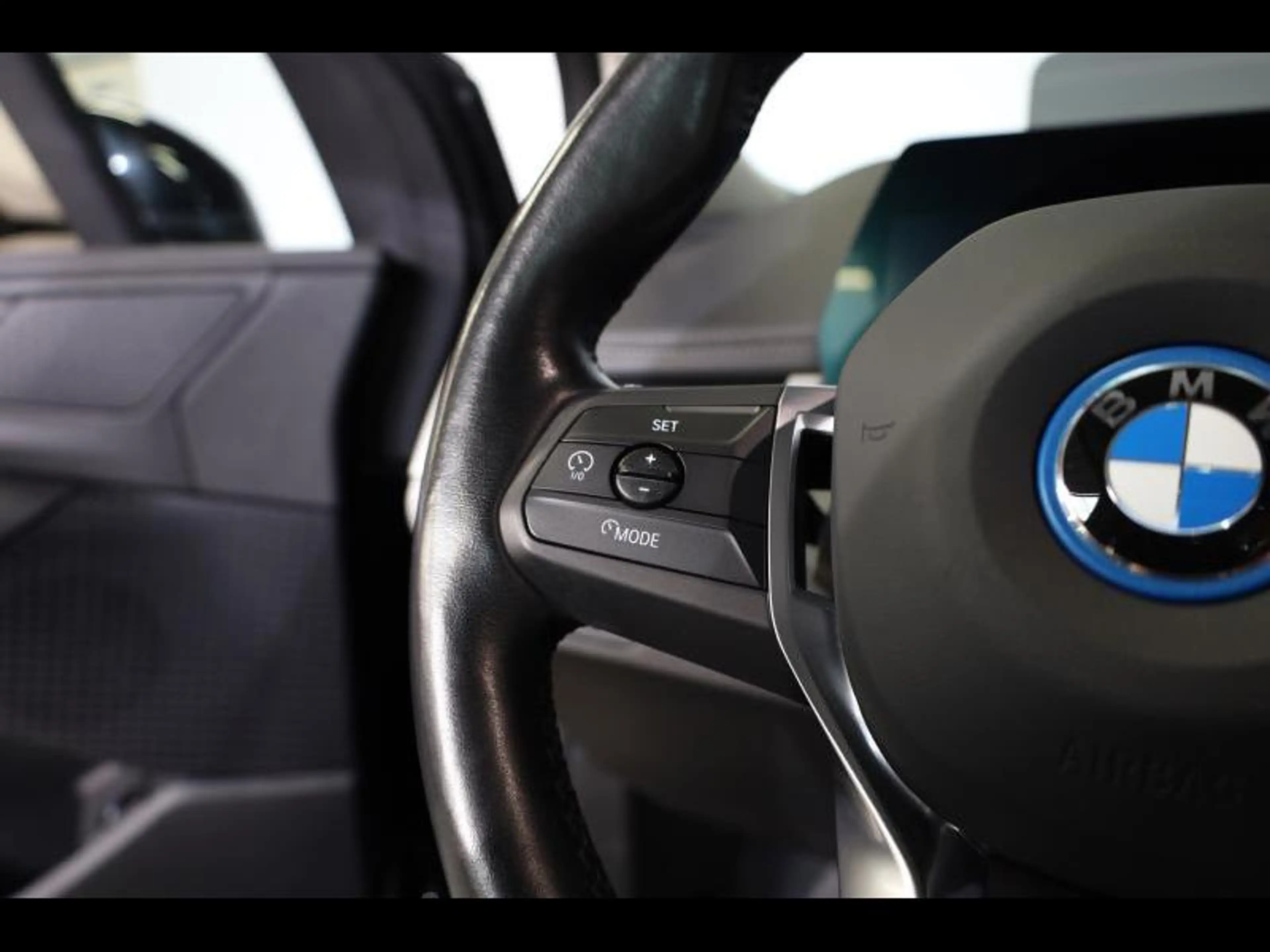 BMW 225 e xDrive Active Tourer — photo 13