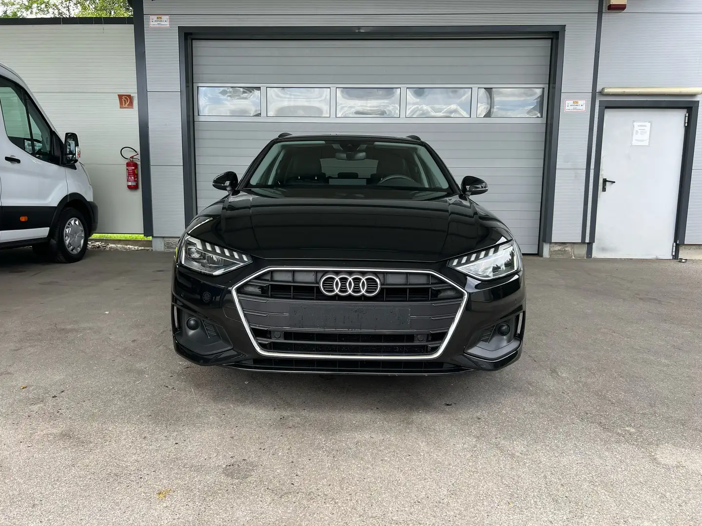 Audi A4 Avant 35 TDI S-tronic LED/LEDER/NAVI/ASSIST./17'' Schwarz - 1