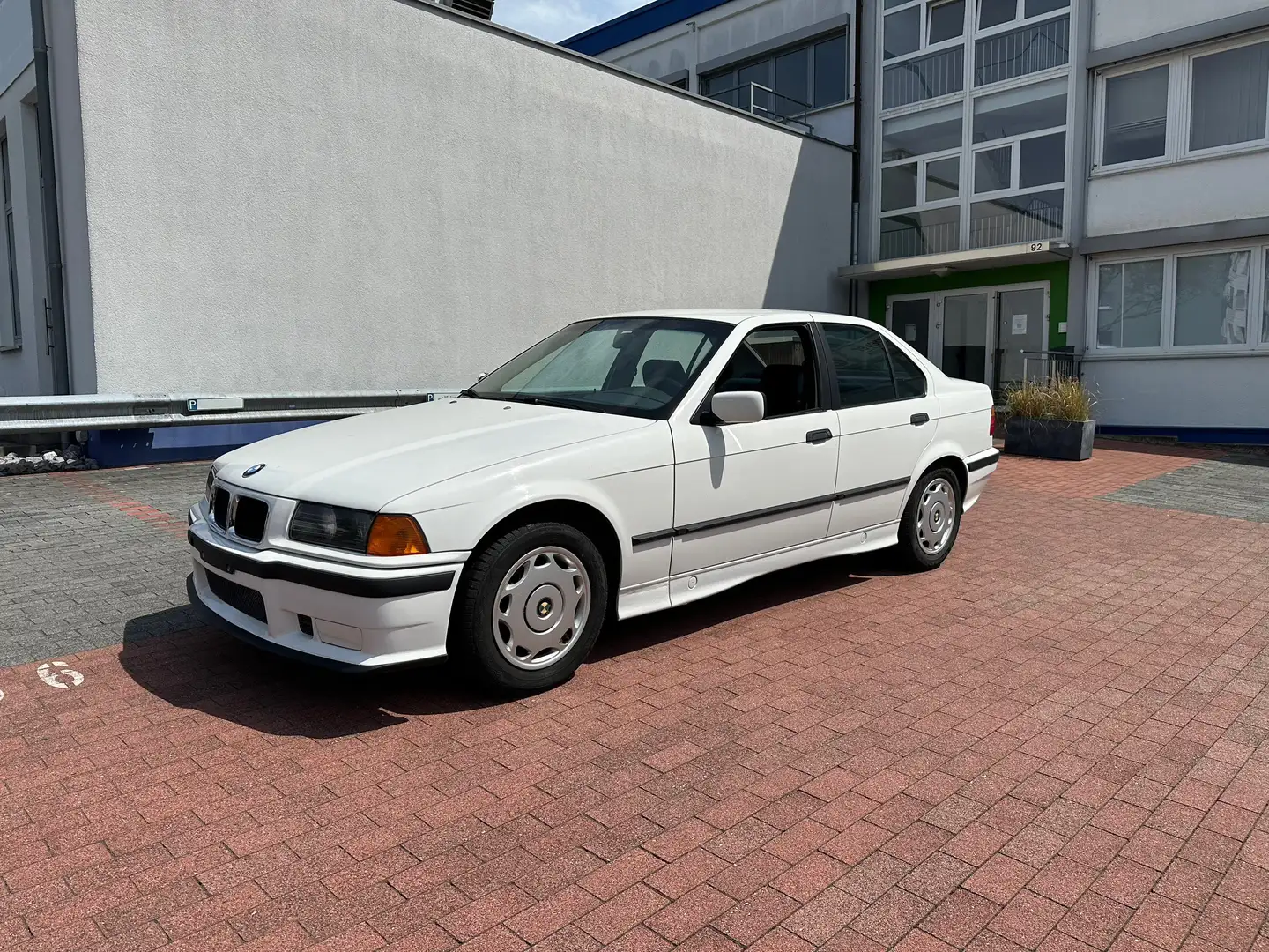 BMW 320 E36 Limousine | 1. Hand, Rentnerfahrzeug, TOP Blanc - 1