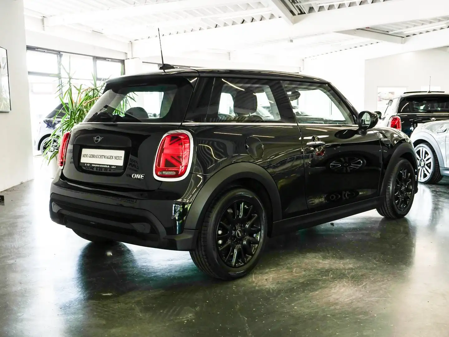 MINI One LED Komfzg PDC hinten Klima Shz 16" Noir - 2