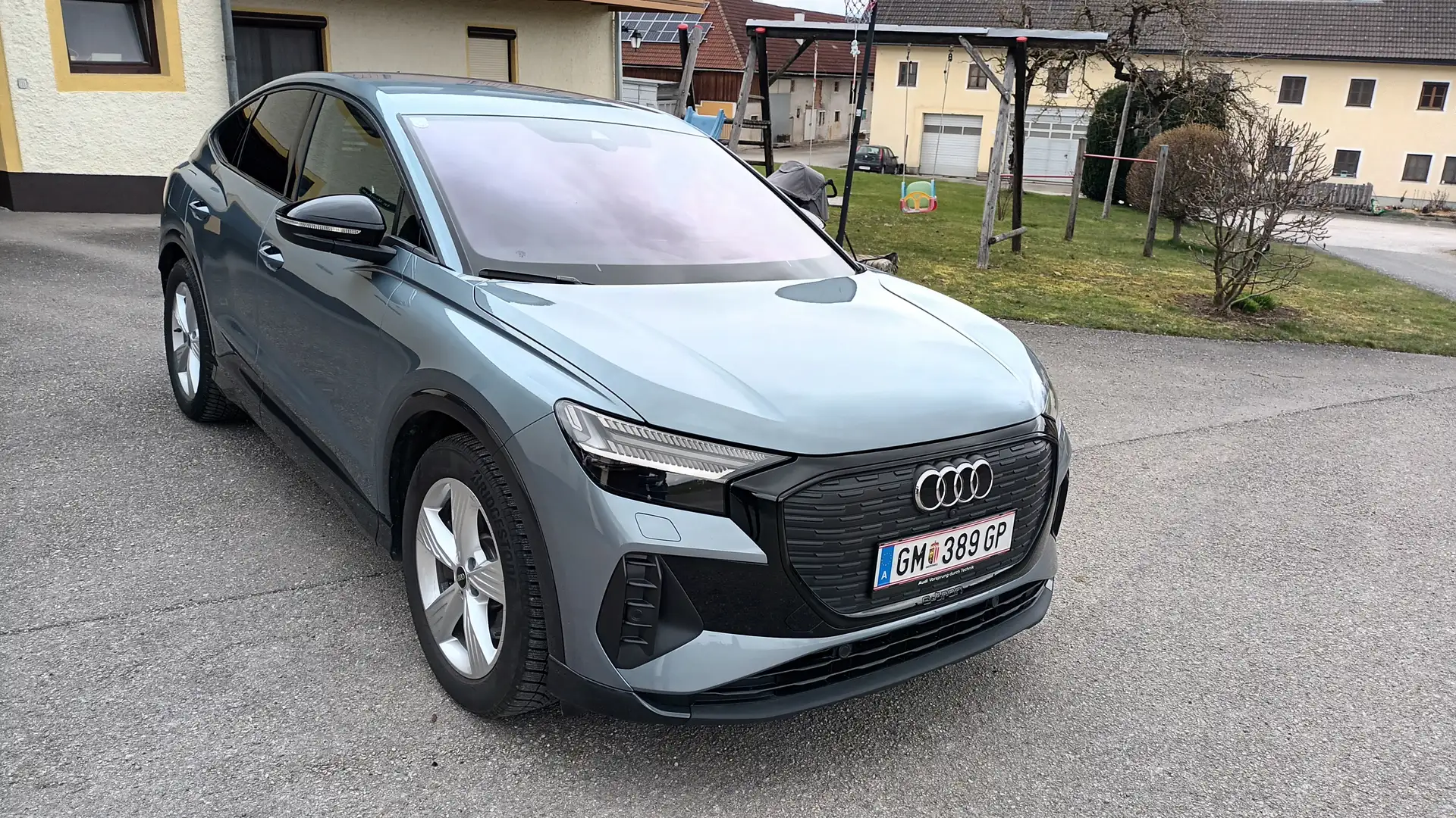Audi Q4 e-tron Q4 Sportback 45 e-tron quattro 210kW 77kWh Blau - 2