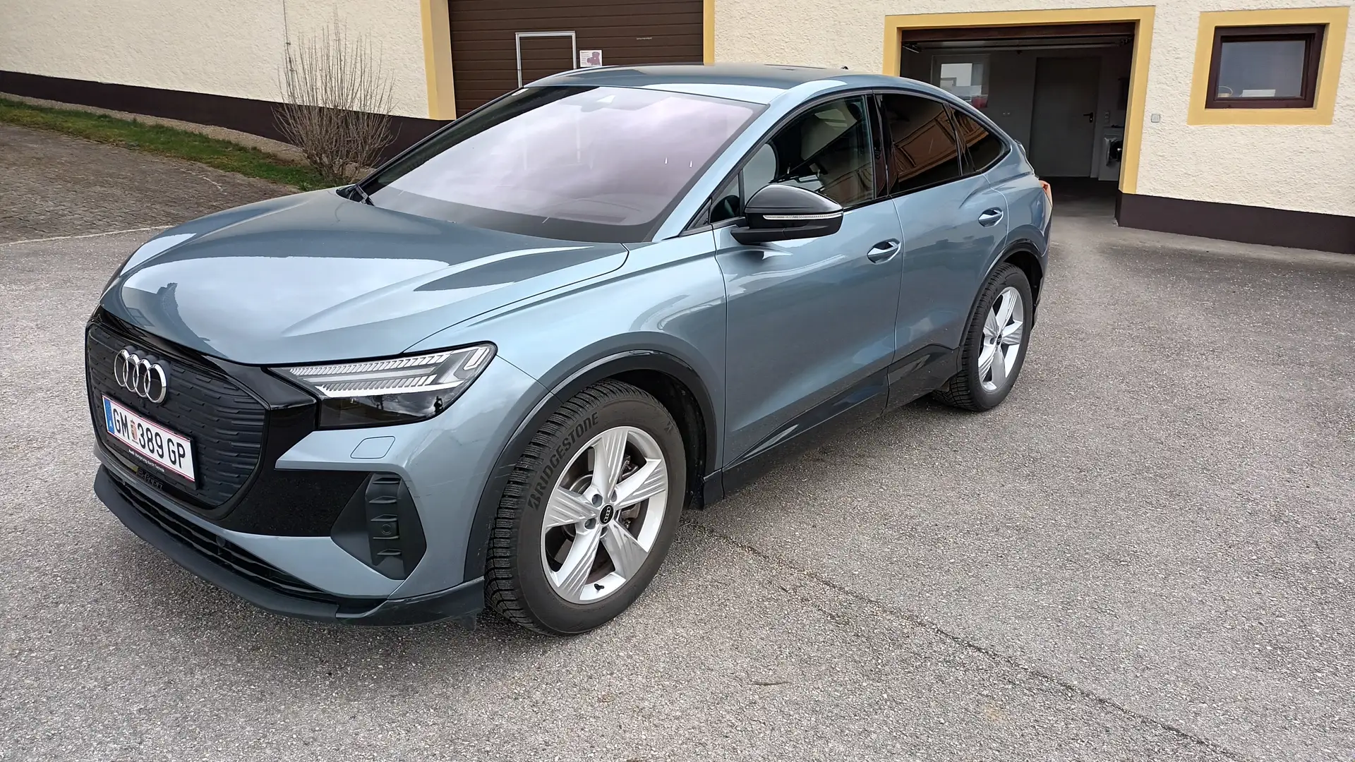 Audi Q4 e-tron Q4 Sportback 45 e-tron quattro 210kW 77kWh Blau - 1