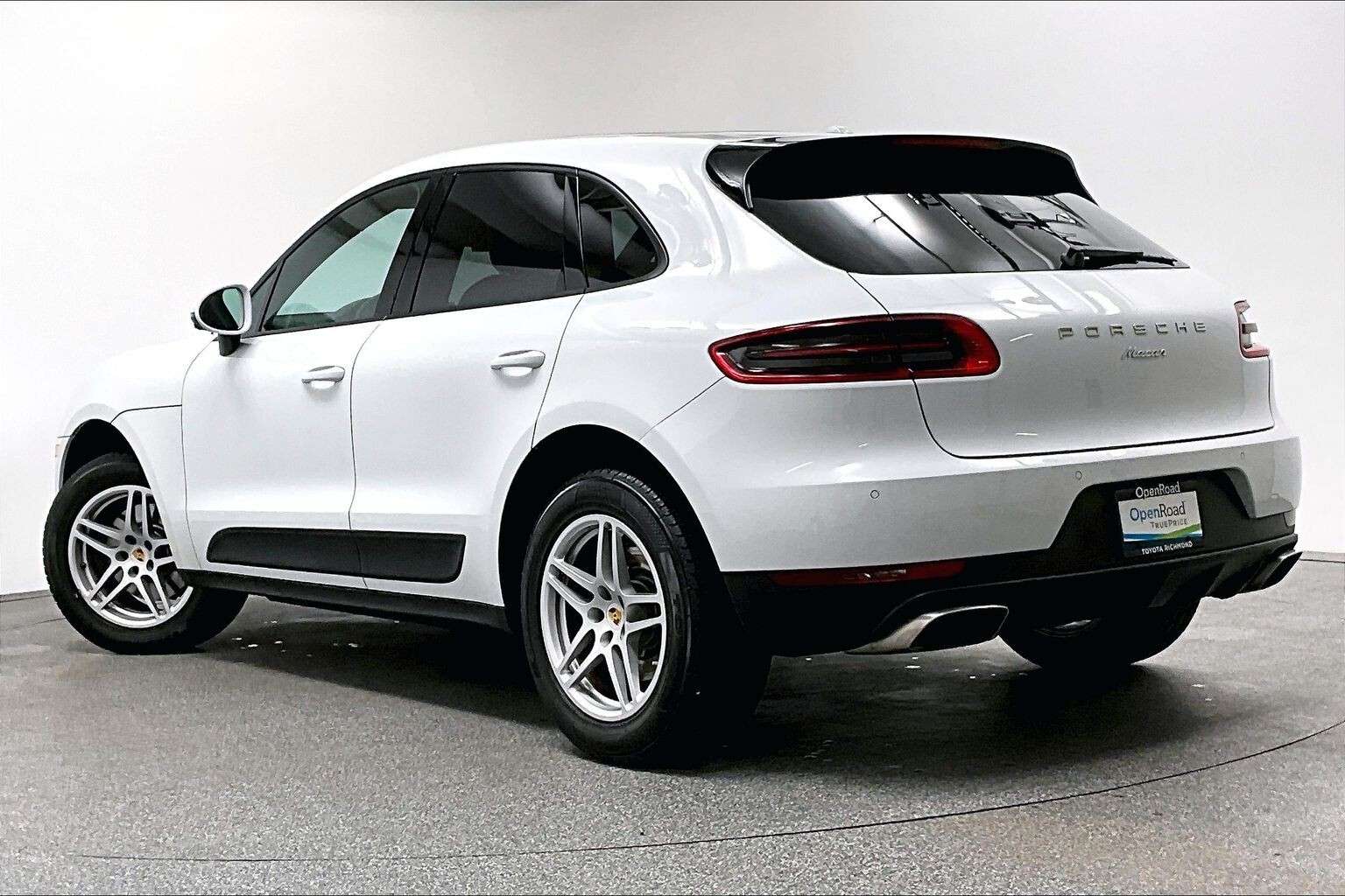 2018 Porsche Macan | No Accidents, One Owner, Full-210 Inspection! alt 4