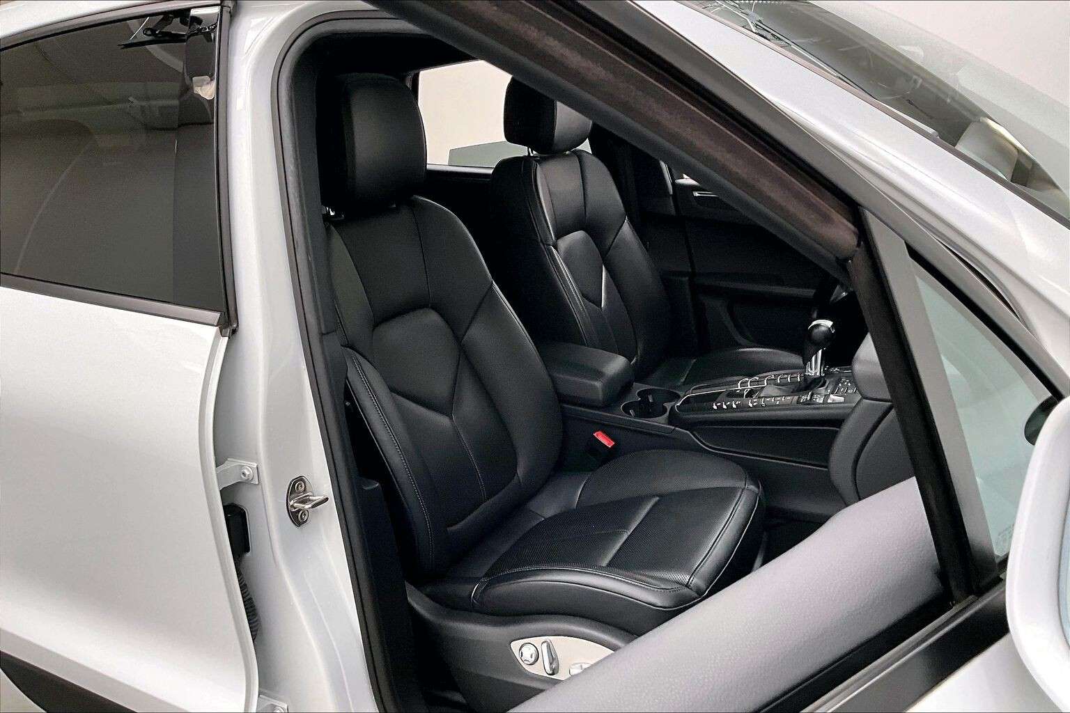 2018 Porsche Macan | No Accidents, One Owner, Full-210 Inspection! thumb 13