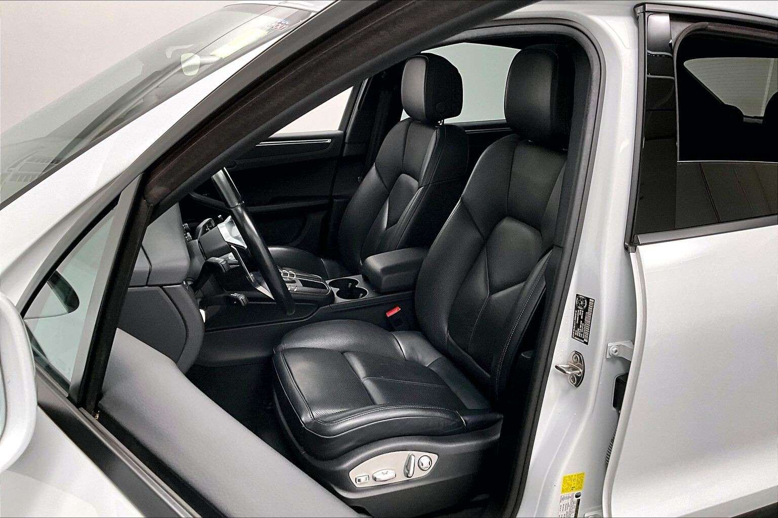 2018 Porsche Macan | No Accidents, One Owner, Full-210 Inspection! thumb 8