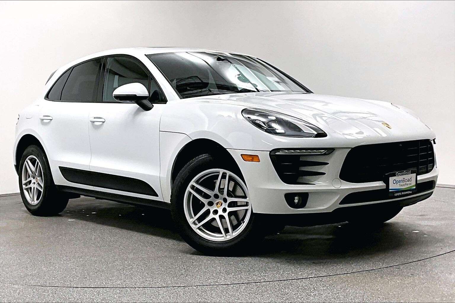 2018 Porsche Macan | No Accidents, One Owner, Full-210 Inspection! alt 3