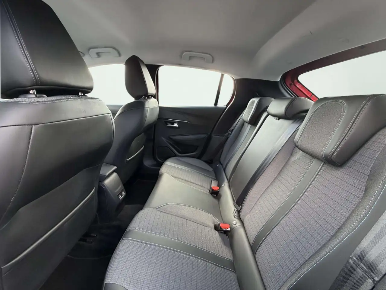 Peugeot E-208 EV Allure 50 kWh SOH 92% CarPlay Parkeersens, миниатюра 13