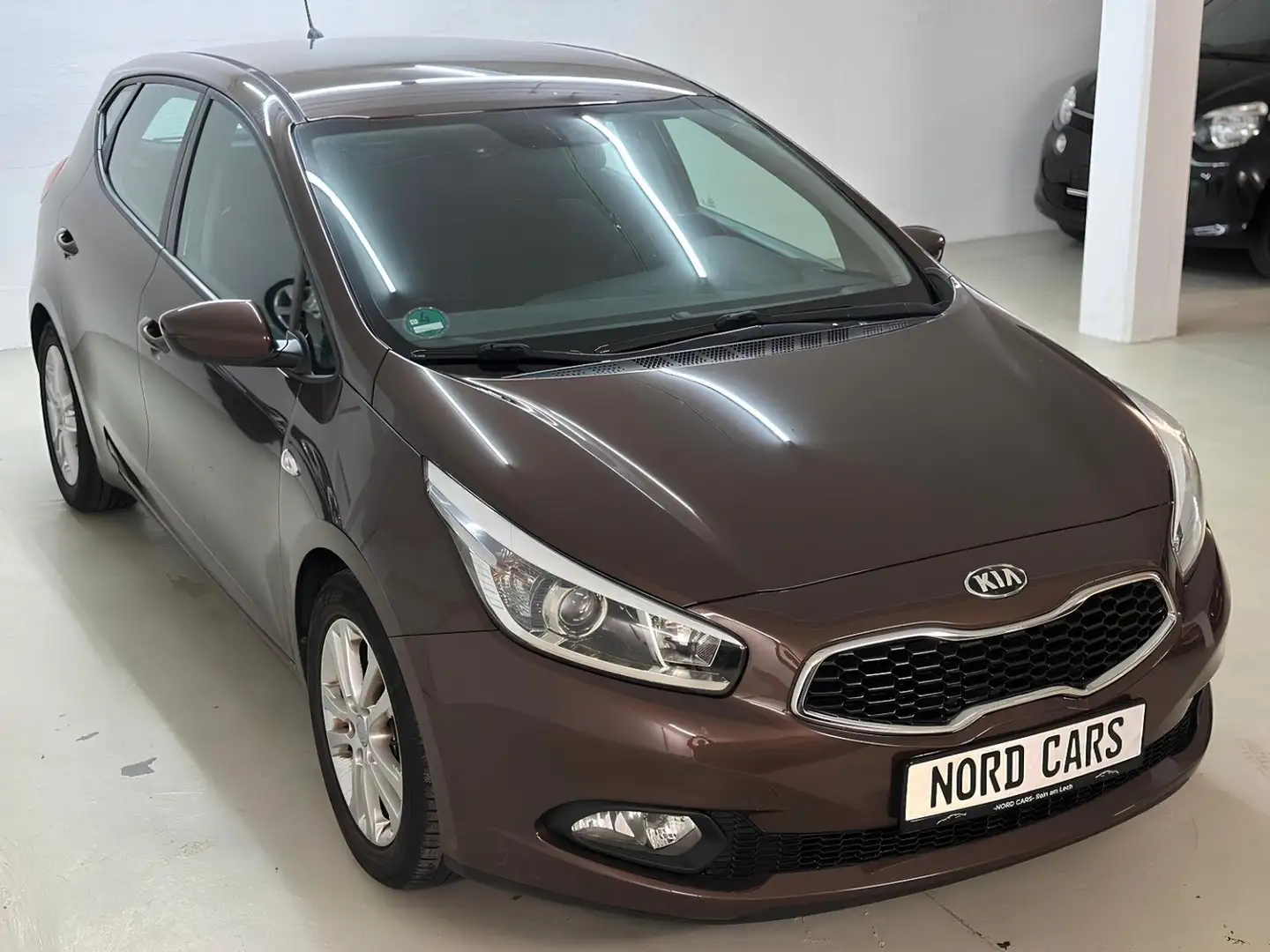 Kia Ceed / cee'd 1.4  100PS *SHZ *AHK *PDC *8FACH Brun - 2