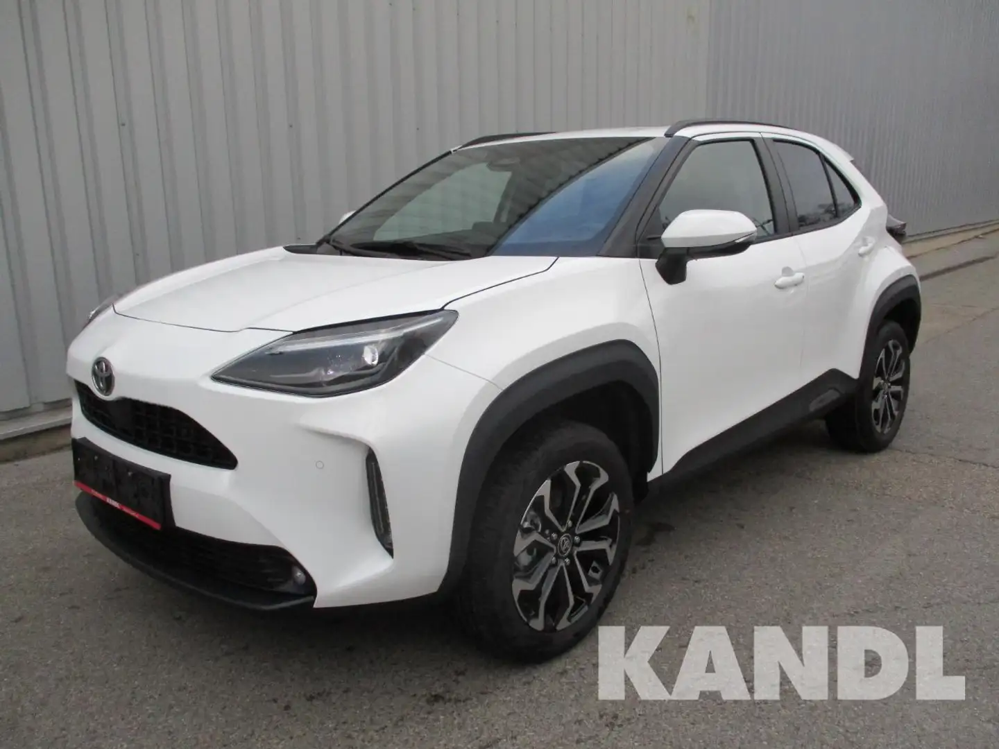 Toyota Yaris Cross 1.5 VVT-i Hybrid Safety Paket Weiß - 1