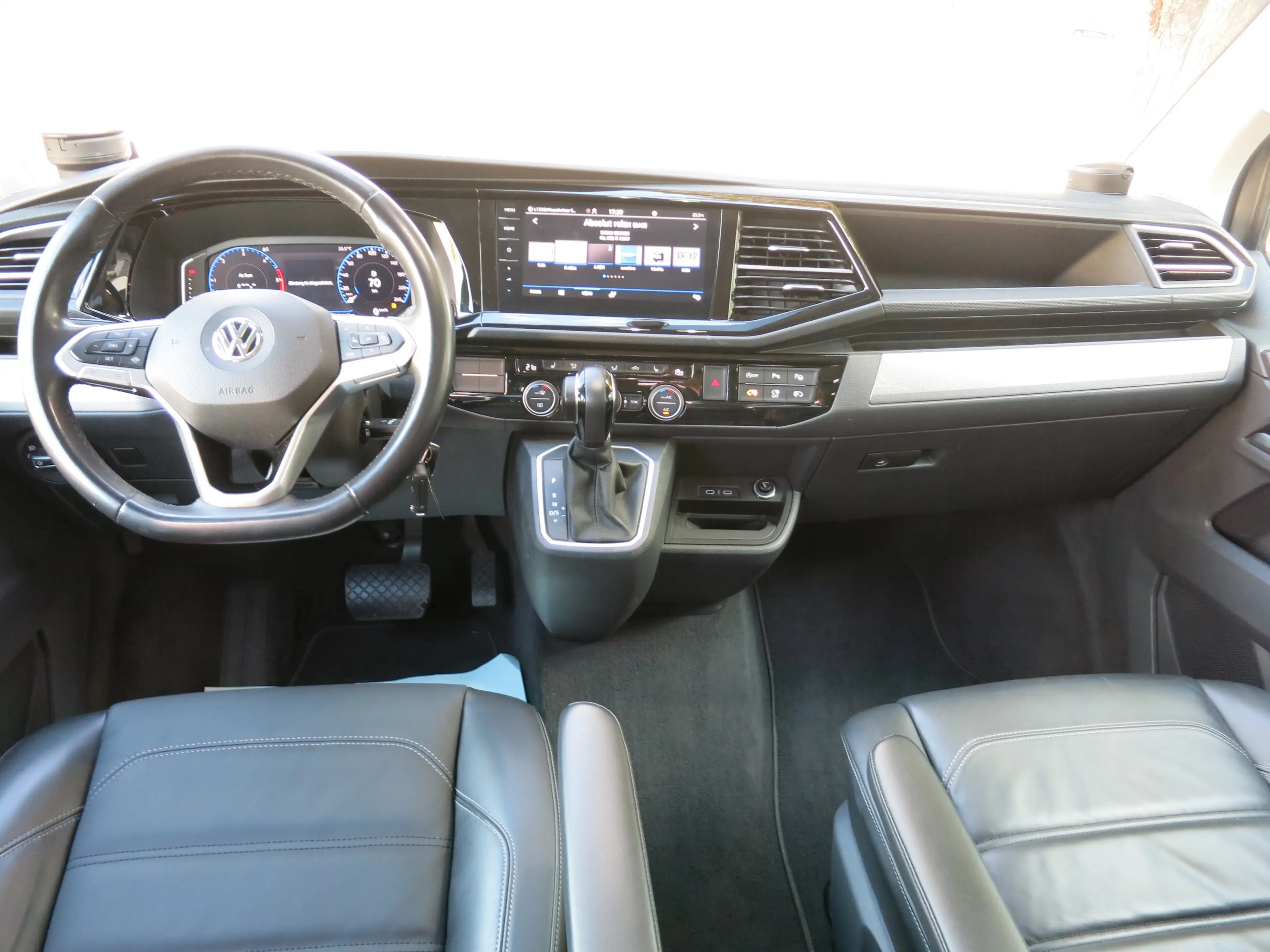 Volkswagen T6.1 Multivan Multivan Highline FWD LED STANDHEIZUNG DAB — photo 9