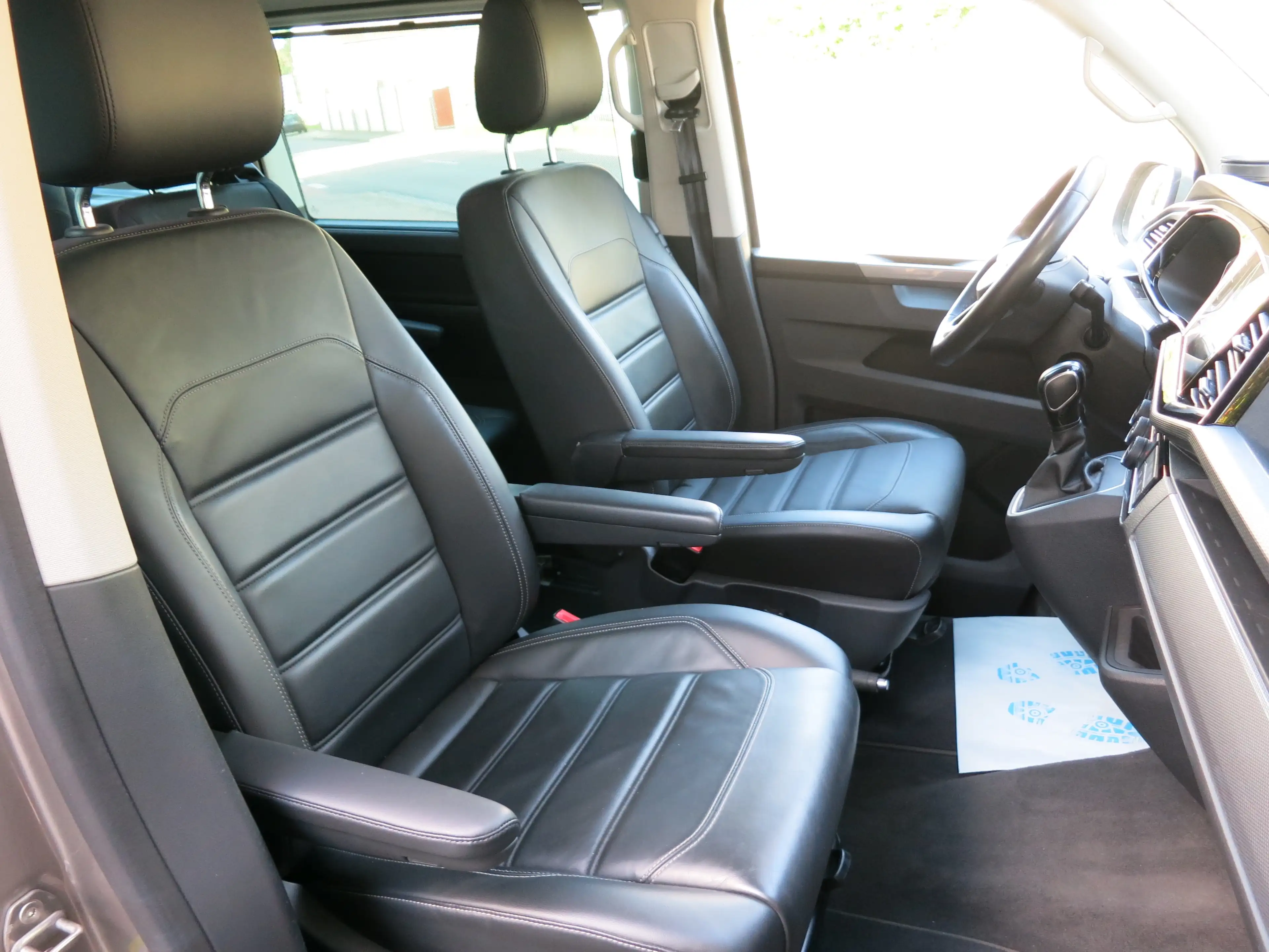 Volkswagen T6.1 Multivan Multivan Highline FWD LED STANDHEIZUNG DAB — photo 12