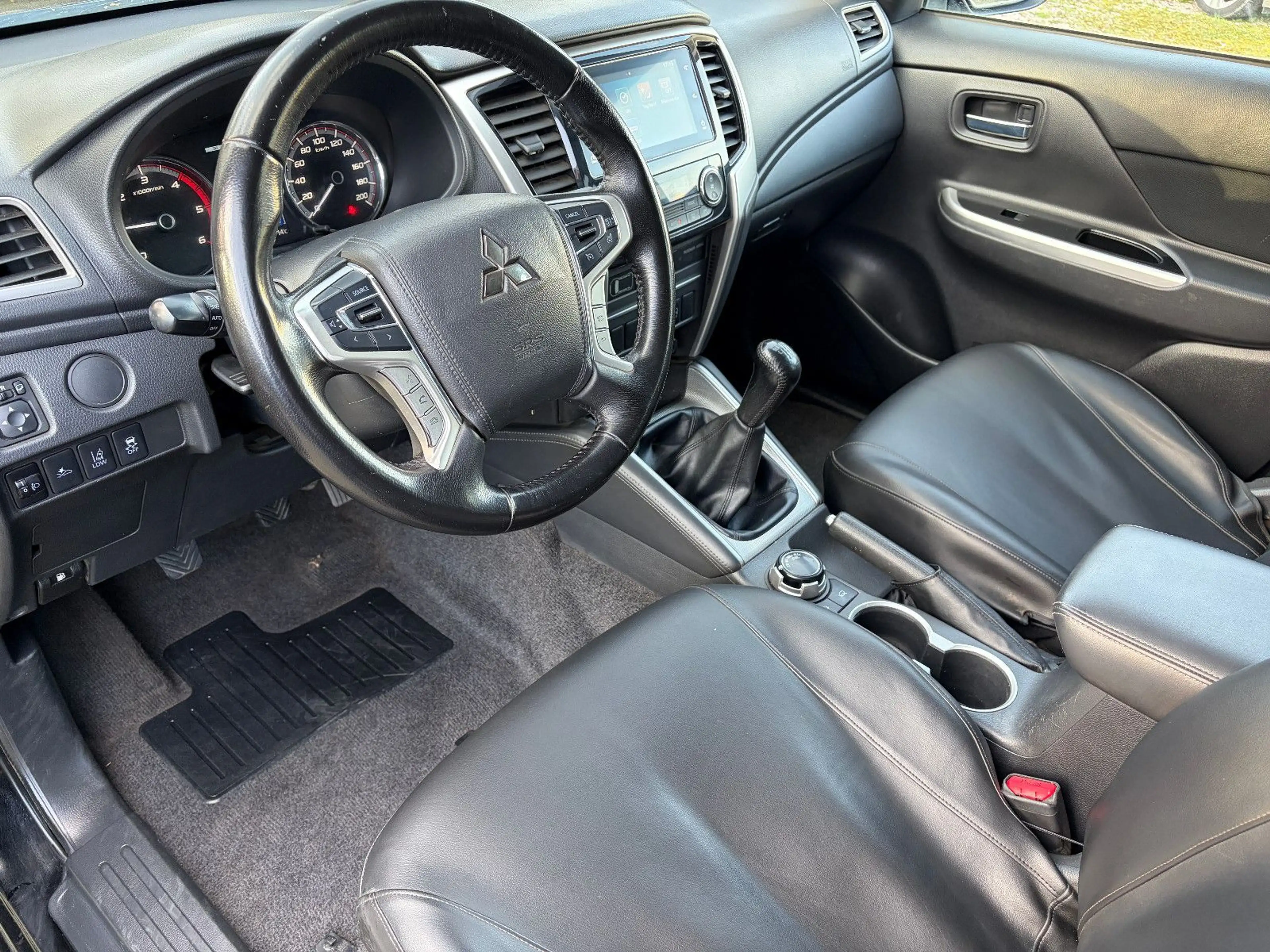 Mitsubishi L200 Plus Doppelkabine 4WD — photo 8