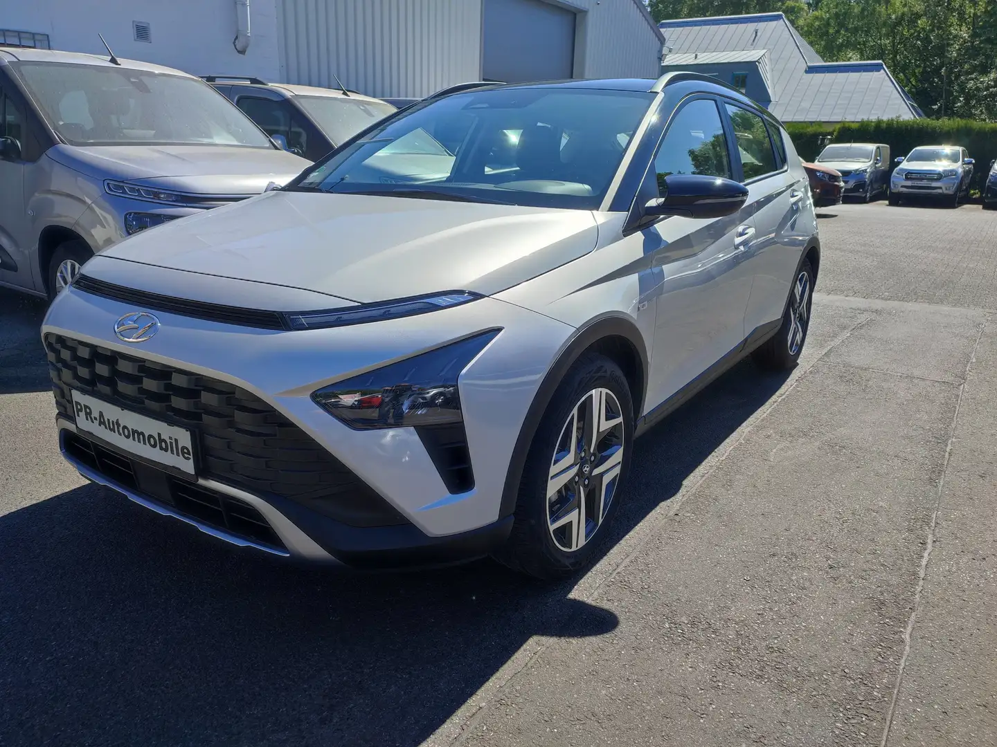 Hyundai BAYON 1.0 T-GDI DCT Klimaaut/Navi+Cam/Alu/Sitzhzg Серебристый - 1