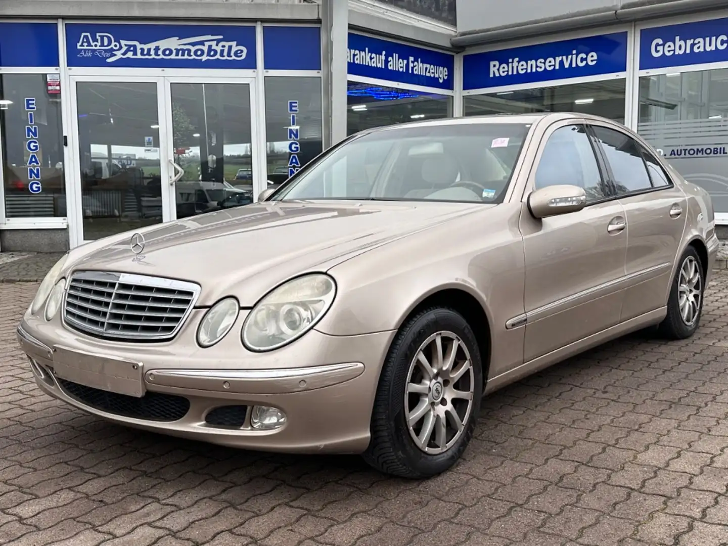 Mercedes-Benz E 240 E Limousine /Schiebedach/Harman-Kardon Beige - 1