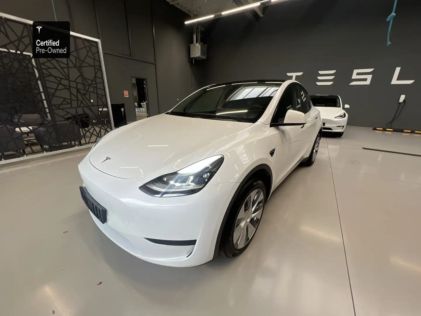 Tesla Model Y RWD/Certified Pre owned Blanc - 1