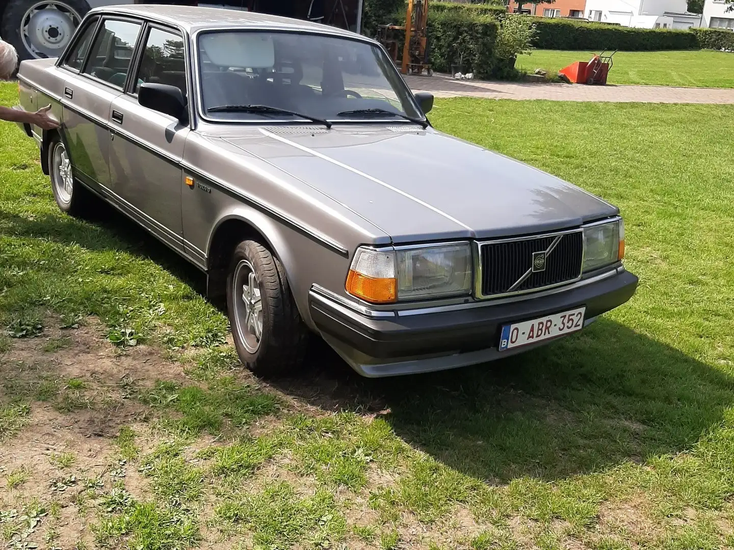 Volvo 240 GL Grijs - 1