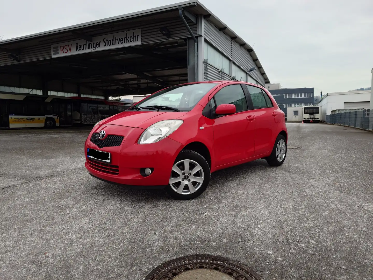 Toyota Yaris Allwetter Rot - 1