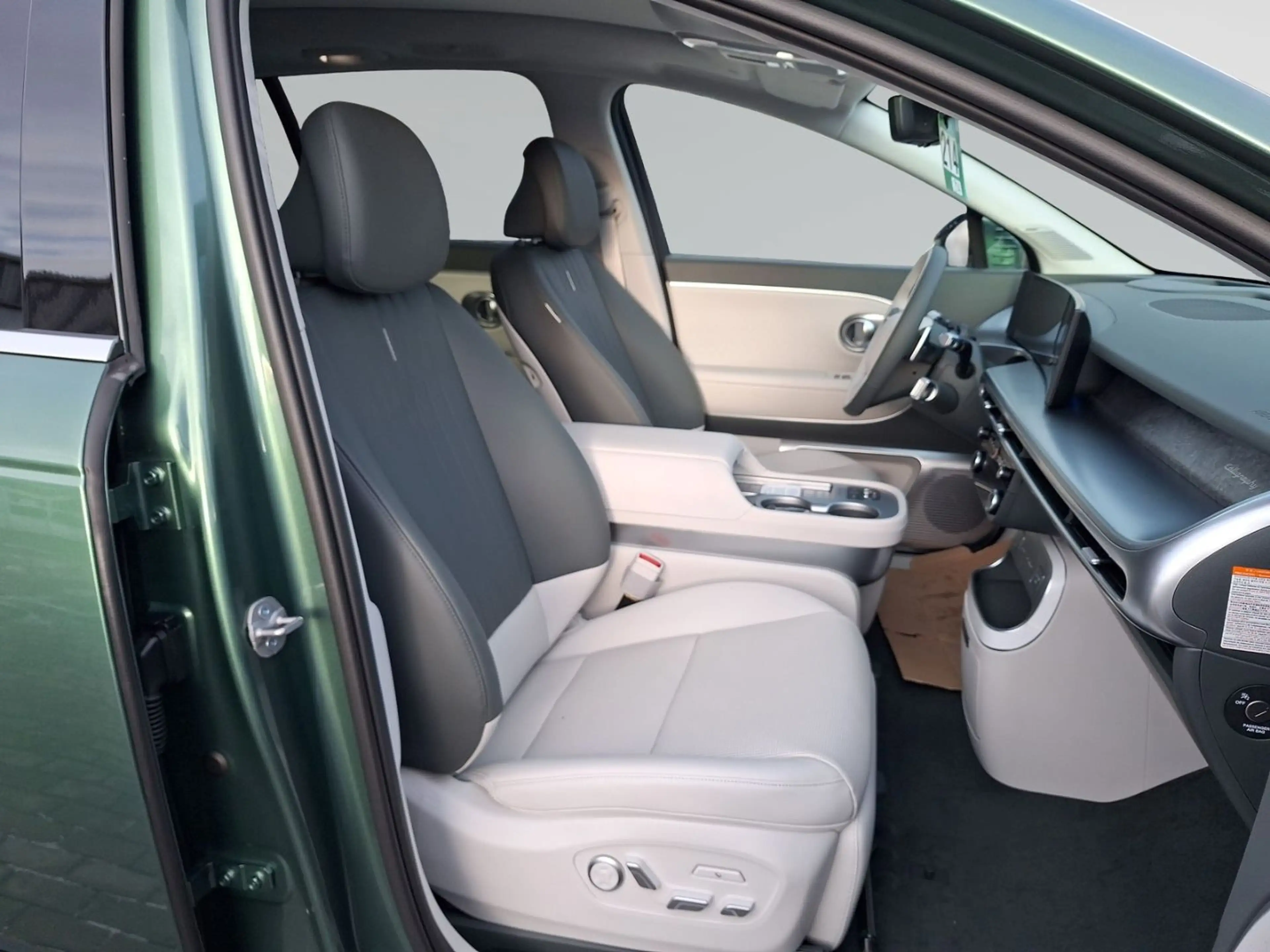 Hyundai IONIQ 9 110kWh Perform. 4WD UNIQ 6-S Relax el.SD — photo 11