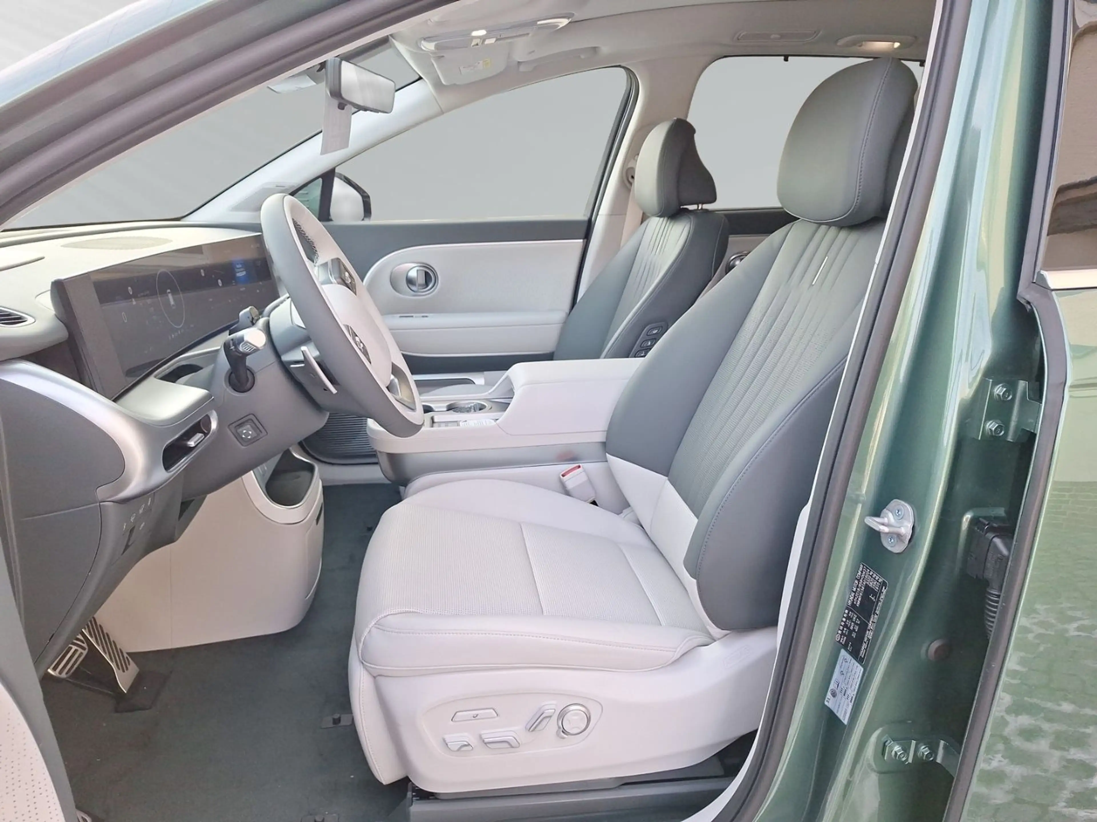 Hyundai IONIQ 9 110kWh Perform. 4WD UNIQ 6-S Relax el.SD — photo 8