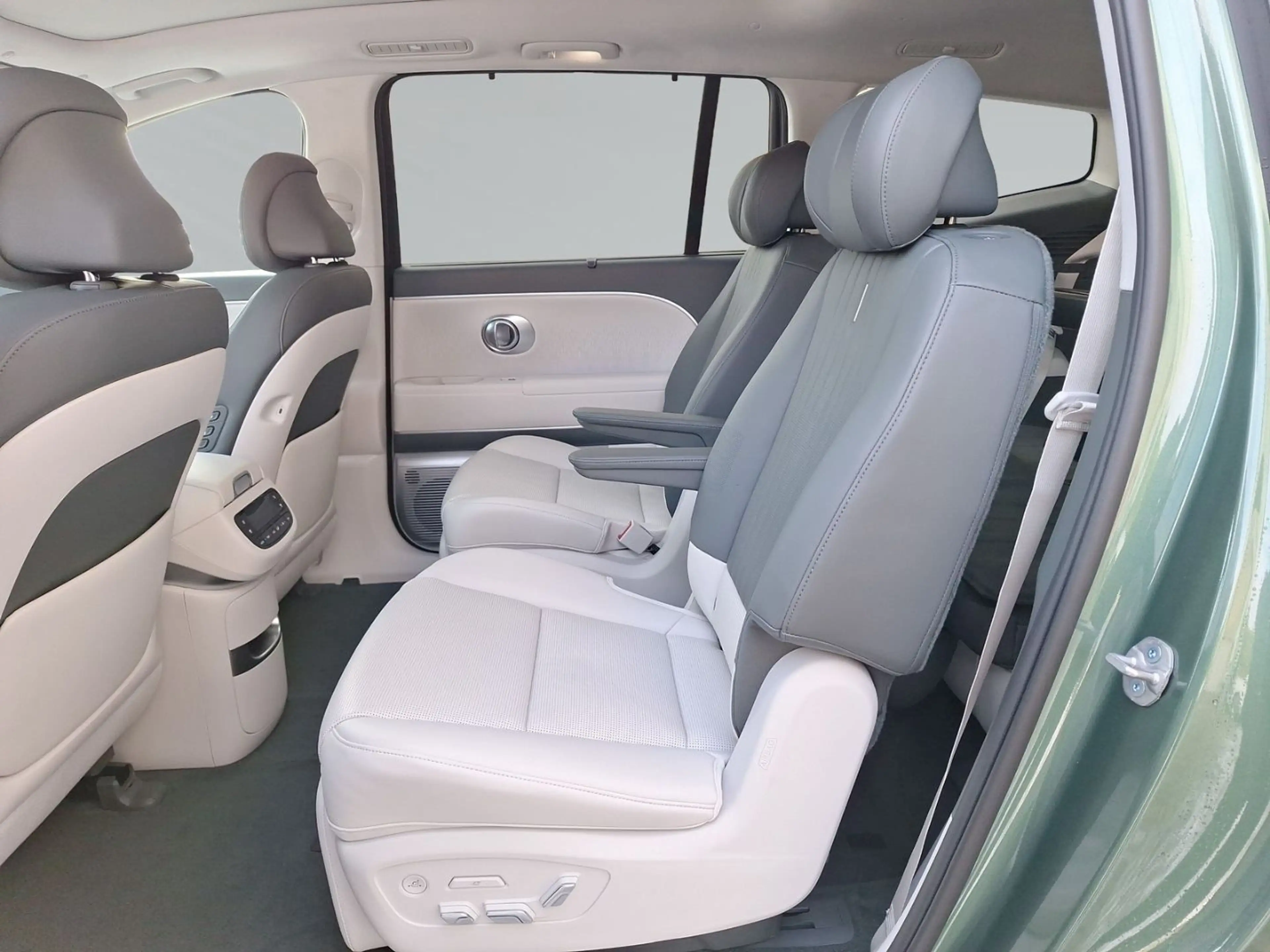 Hyundai IONIQ 9 110kWh Perform. 4WD UNIQ 6-S Relax el.SD — photo 10