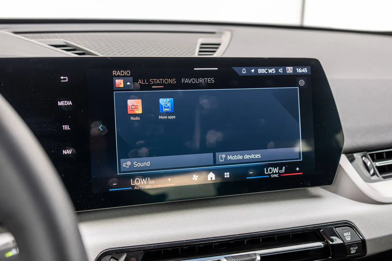 BMW X1 sDrive18i Comme neuve Cuir Caméra GARANTIE BMW, миниатюра 19