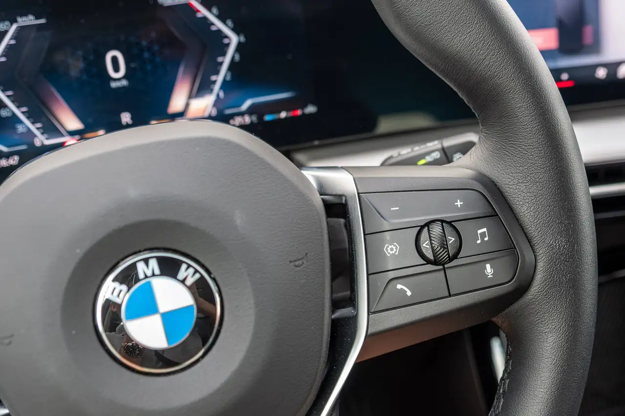 BMW X1 sDrive18i Comme neuve Cuir Caméra GARANTIE BMW, миниатюра 23