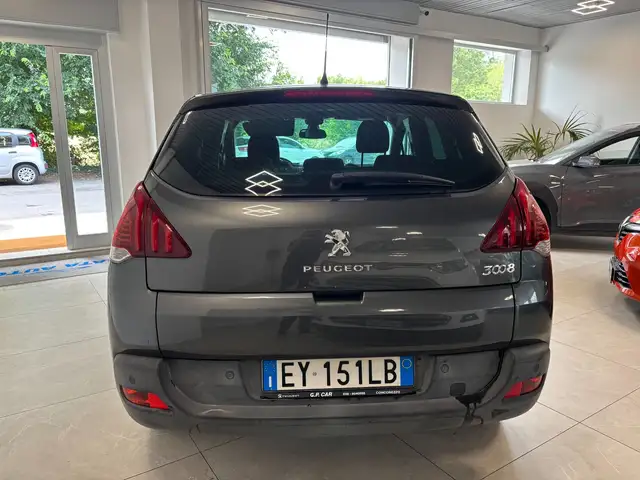 Peugeot 3008 view 5