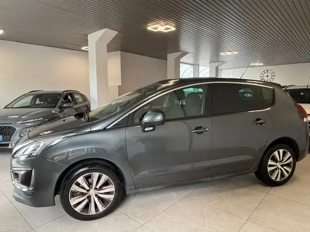 Peugeot 3008 view 3
