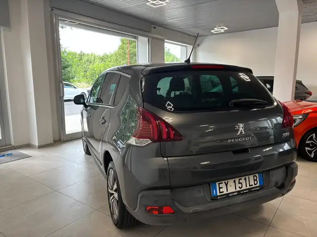 Peugeot 3008 view 4
