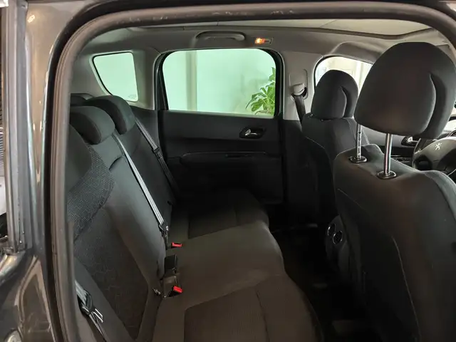 Peugeot 3008 view 8