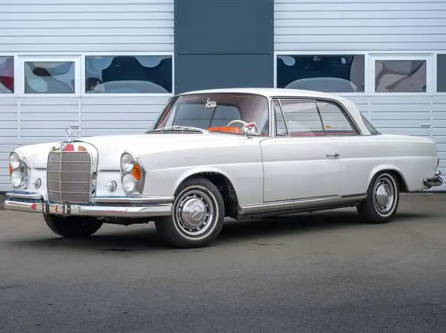 Mercedes-Benz 220 220SE W111
