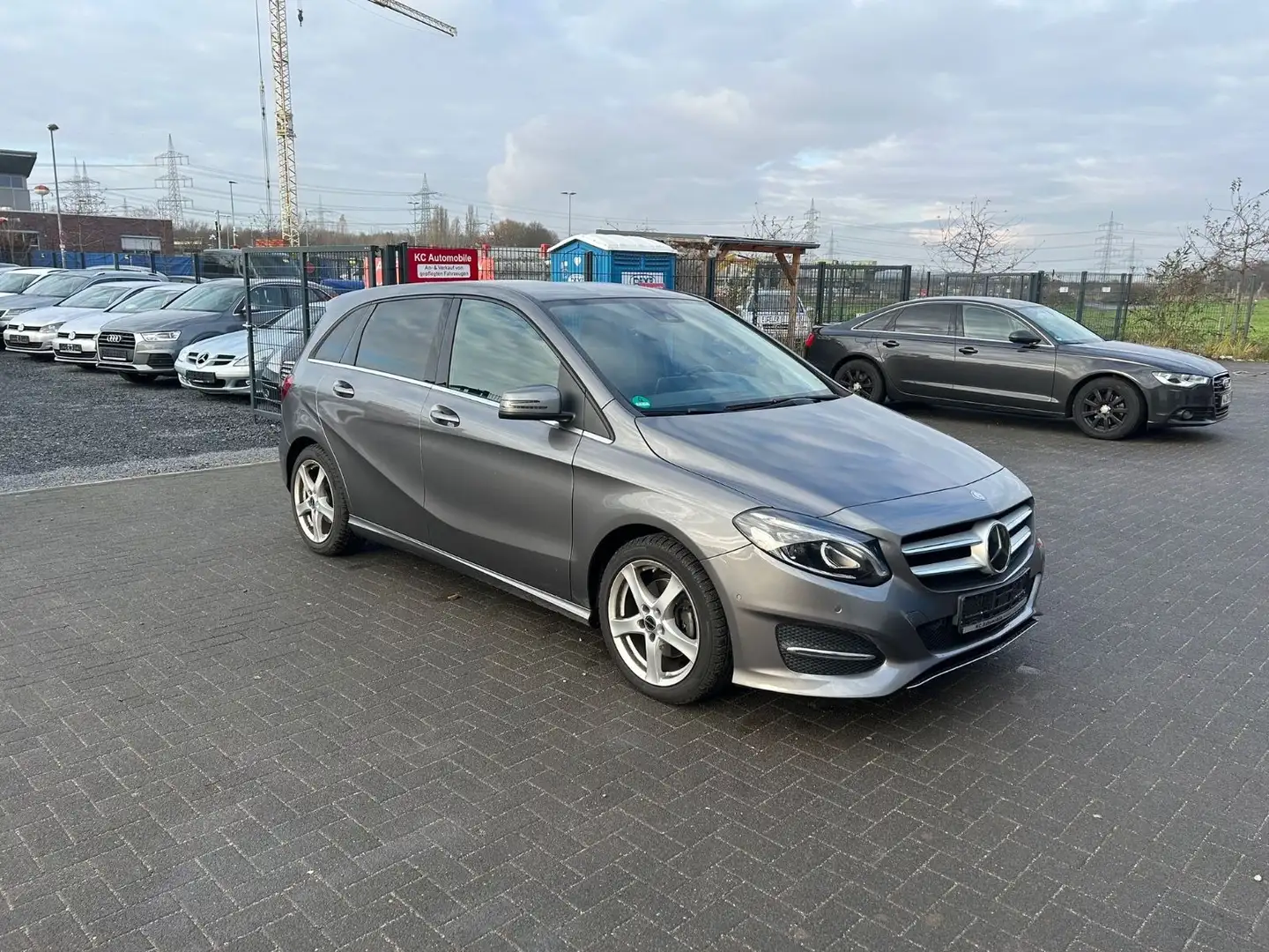 Mercedes-Benz B 200 *RENTNERFAHRZEUG MIT SCHECKHEFT* Gris - 1