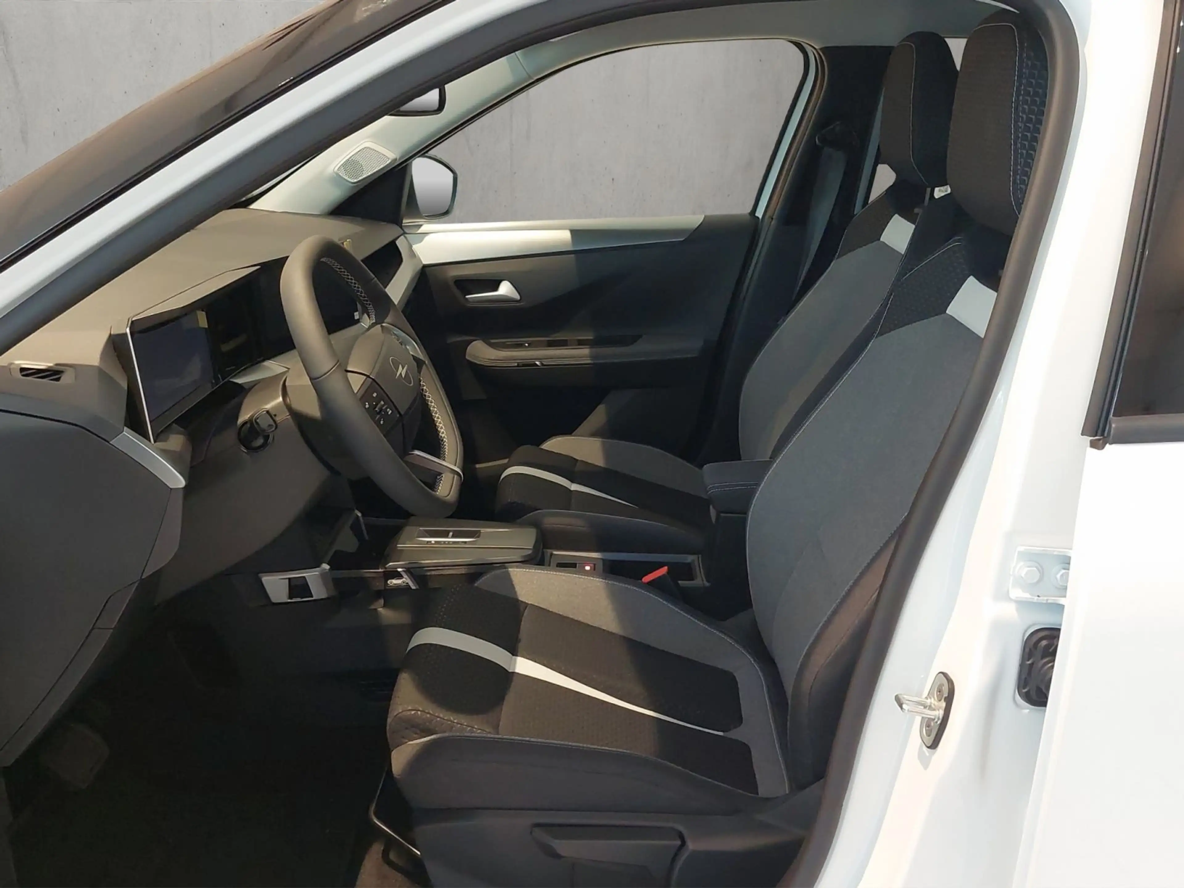 Opel Frontera Ultimate, Hybrid 107kW (145 PS) — photo 9
