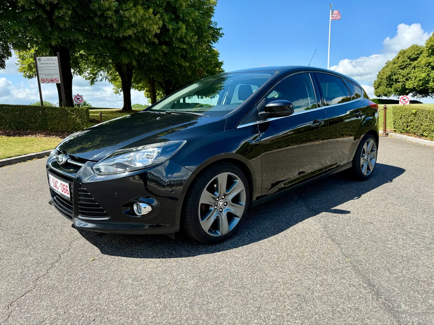 Ford Focus Focus 1.0 EcoBoost ECOnetic Tech. Titanium Zwart - 2