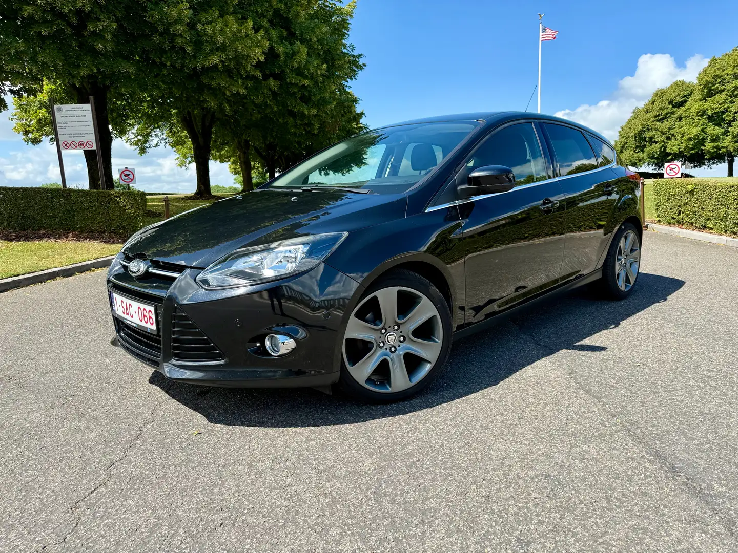 Ford Focus Focus 1.0 EcoBoost ECOnetic Tech. Titanium Zwart - 1