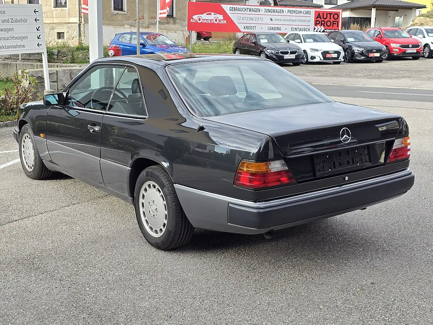 Mercedes-Benz E 200 CE Coupé *kein Winterbetrieb* Schwarz - 2
