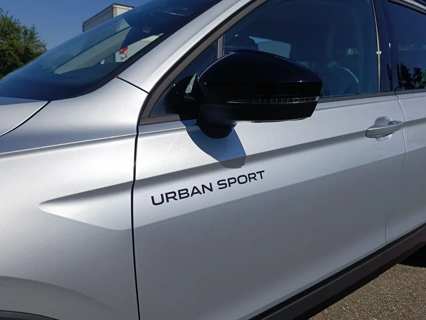 Volkswagen Tiguan Urban Sport 4Motion Grau - 2