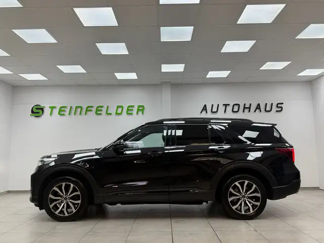 Ford Explorer view 4