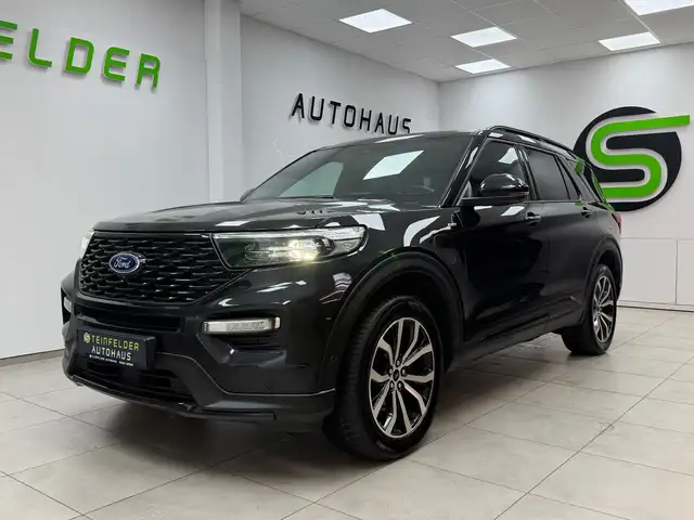 Ford Explorer view 3