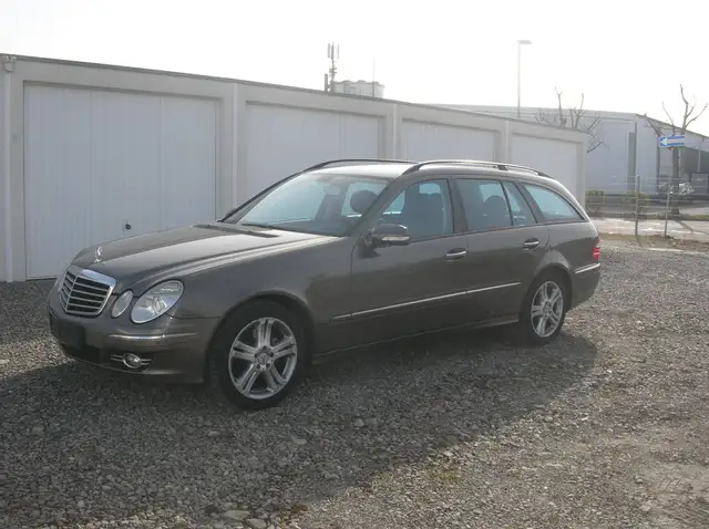 Mercedes-Benz E 320 E 320 T CDI Avantgarde-Navi-PDC-Klima-AHK-Teillede