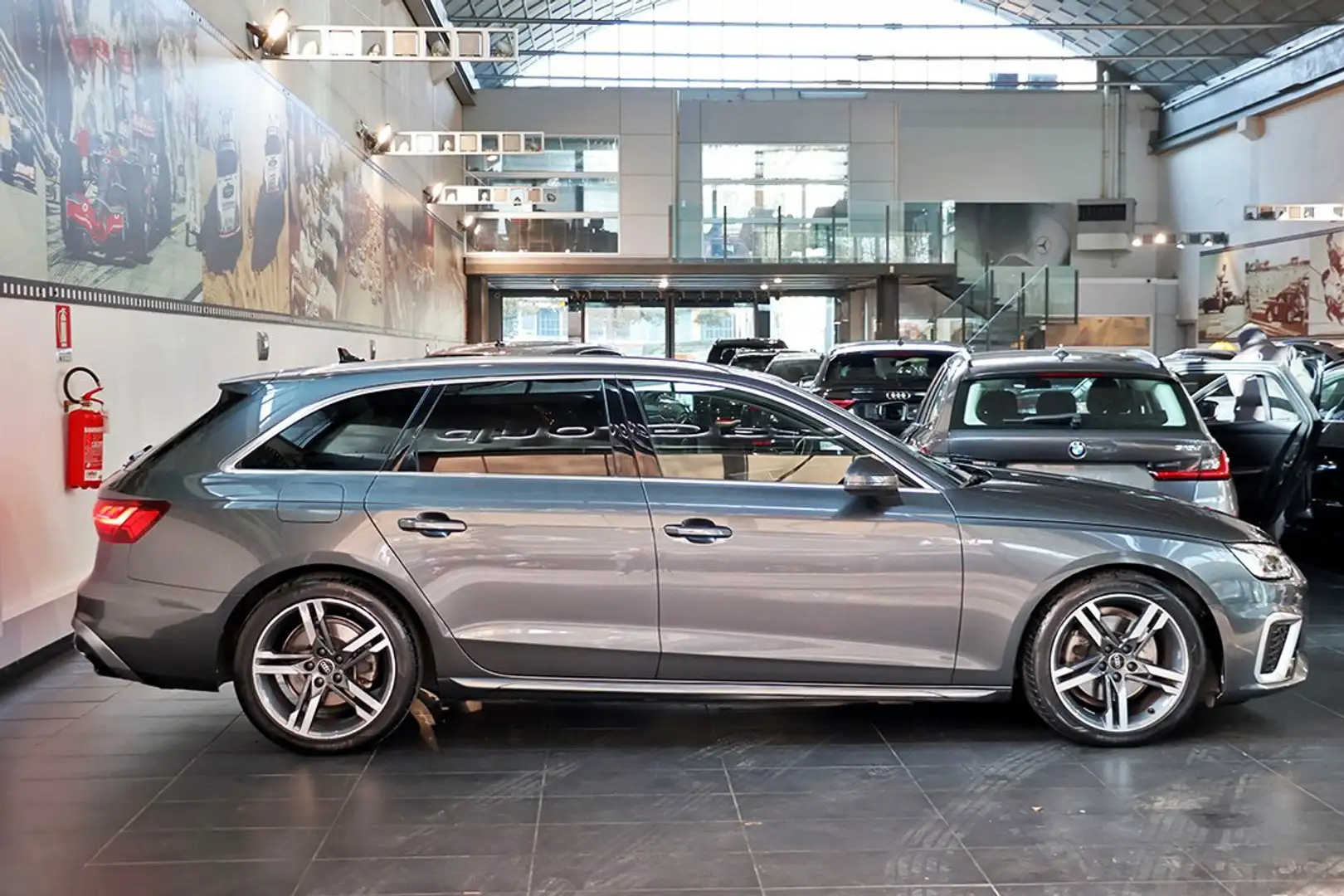 Audi A4 30 TDI Avant S-Tronic S-Line -TELECAMERA/PACK LUCI Grigio - 2