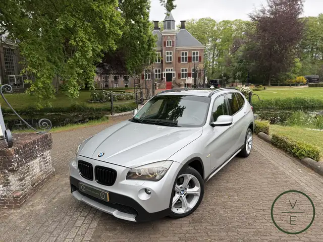BMW X1 sDrive18i Executive | Pano | Trekhaak | PDC | Lede
