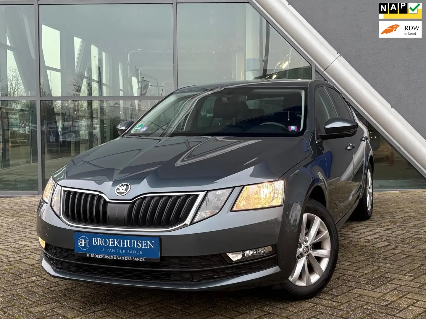 Skoda Octavia 1.0 TSI Greentech Ambition Business 116pk Navigati Grijs - 1