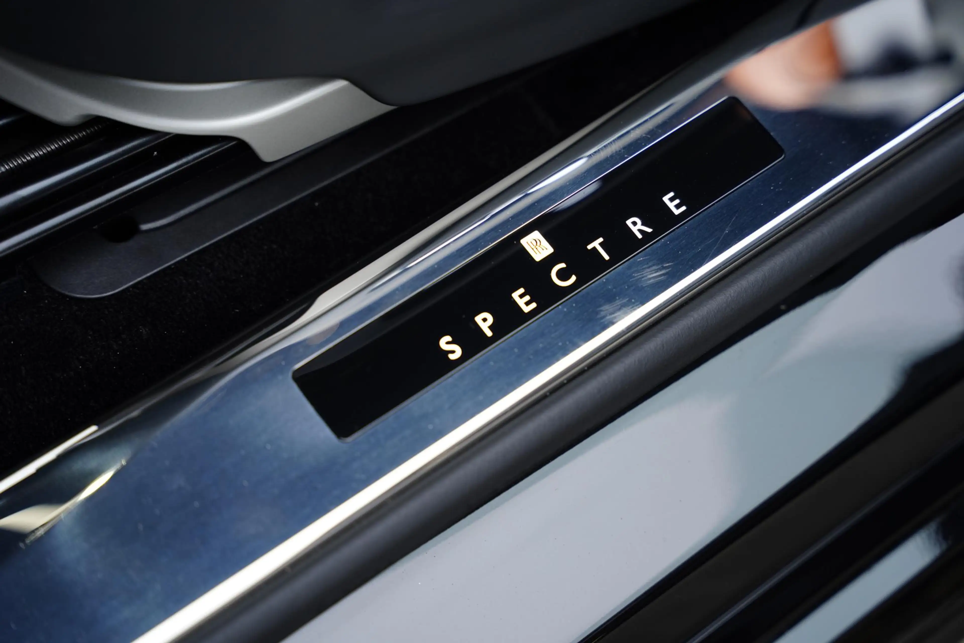 Rolls-Royce Spectre AWD / Two Tone Interior + Exterior — photo 23