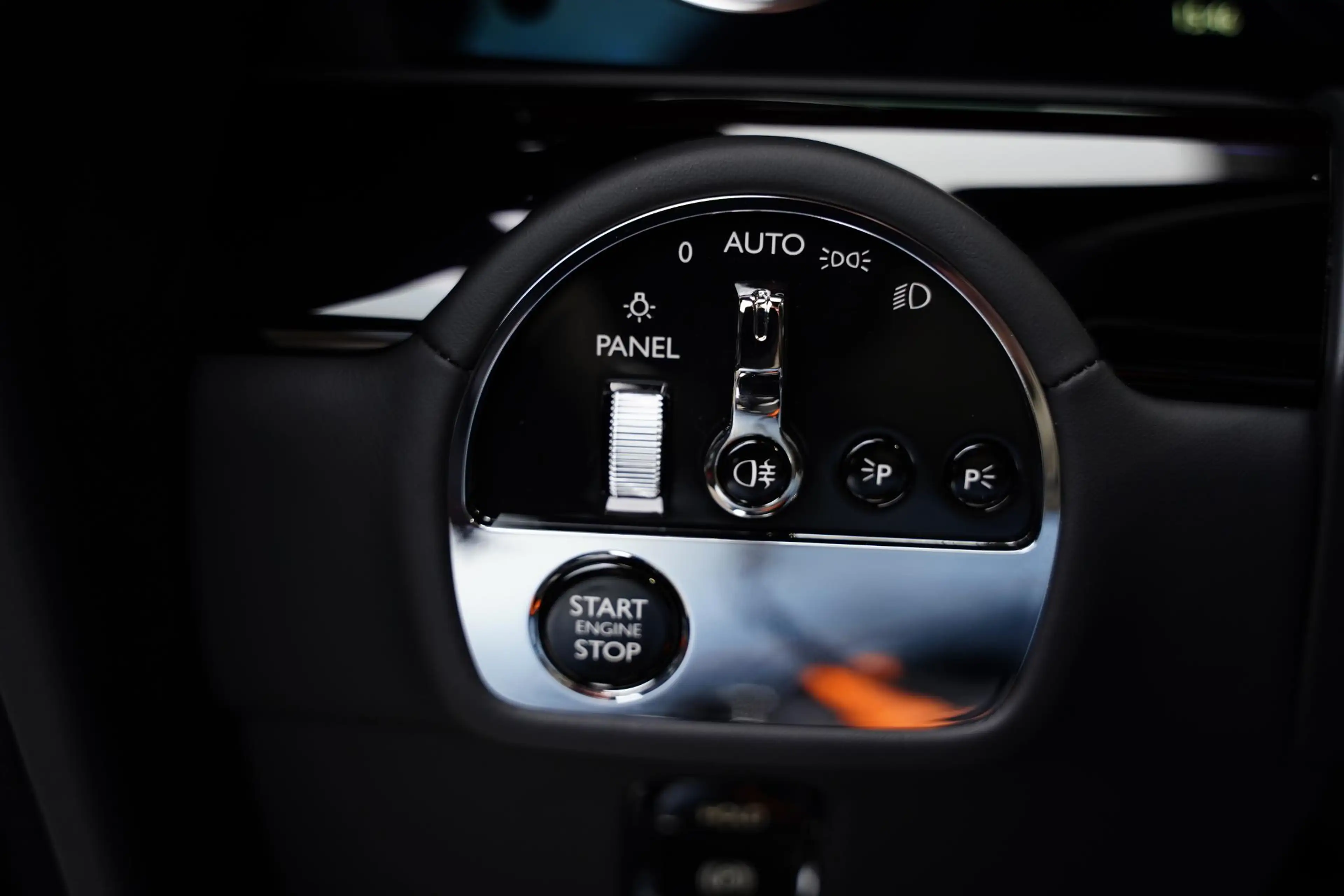 Rolls-Royce Spectre AWD / Two Tone Interior + Exterior — photo 20
