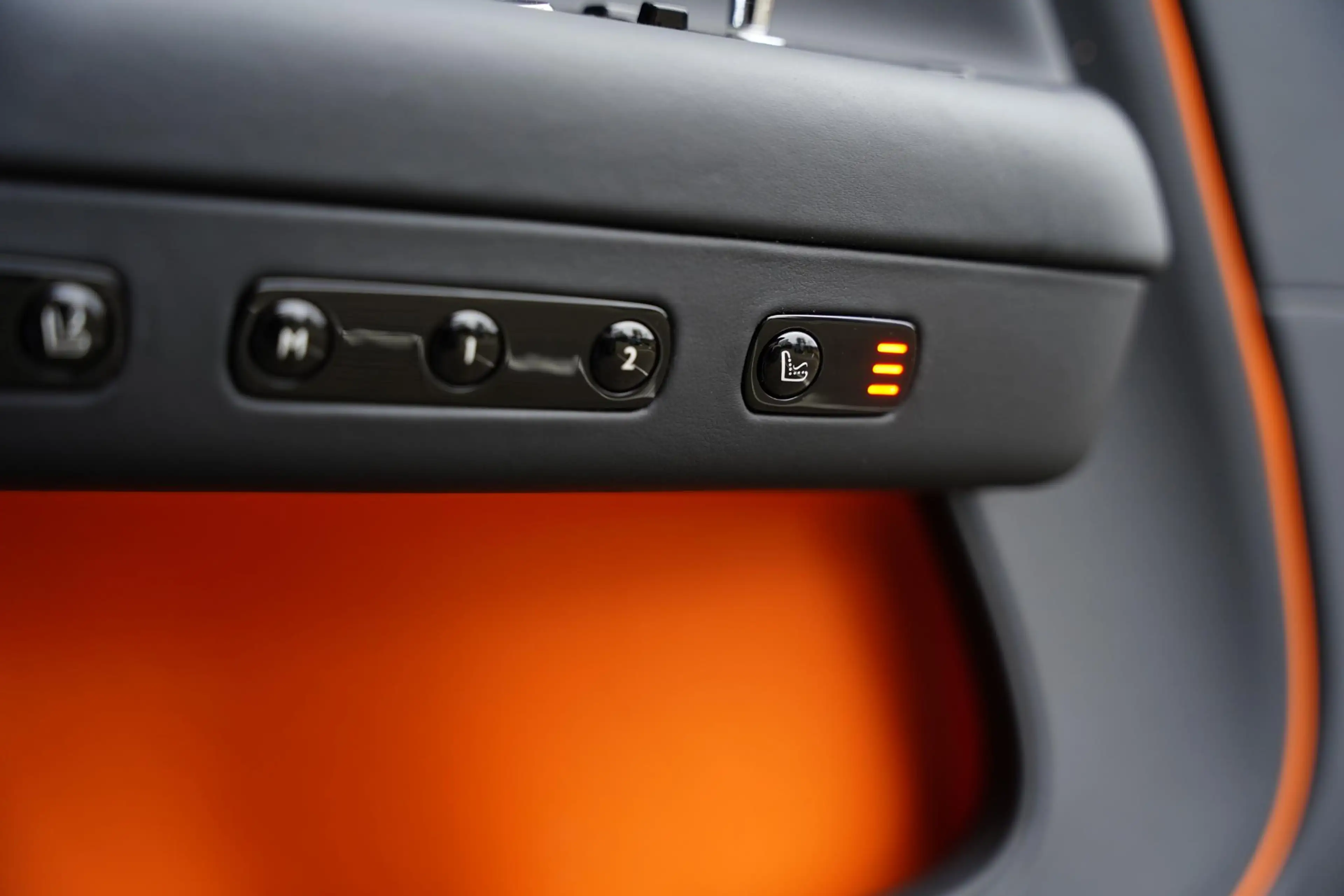 Rolls-Royce Spectre AWD / Two Tone Interior + Exterior — photo 21