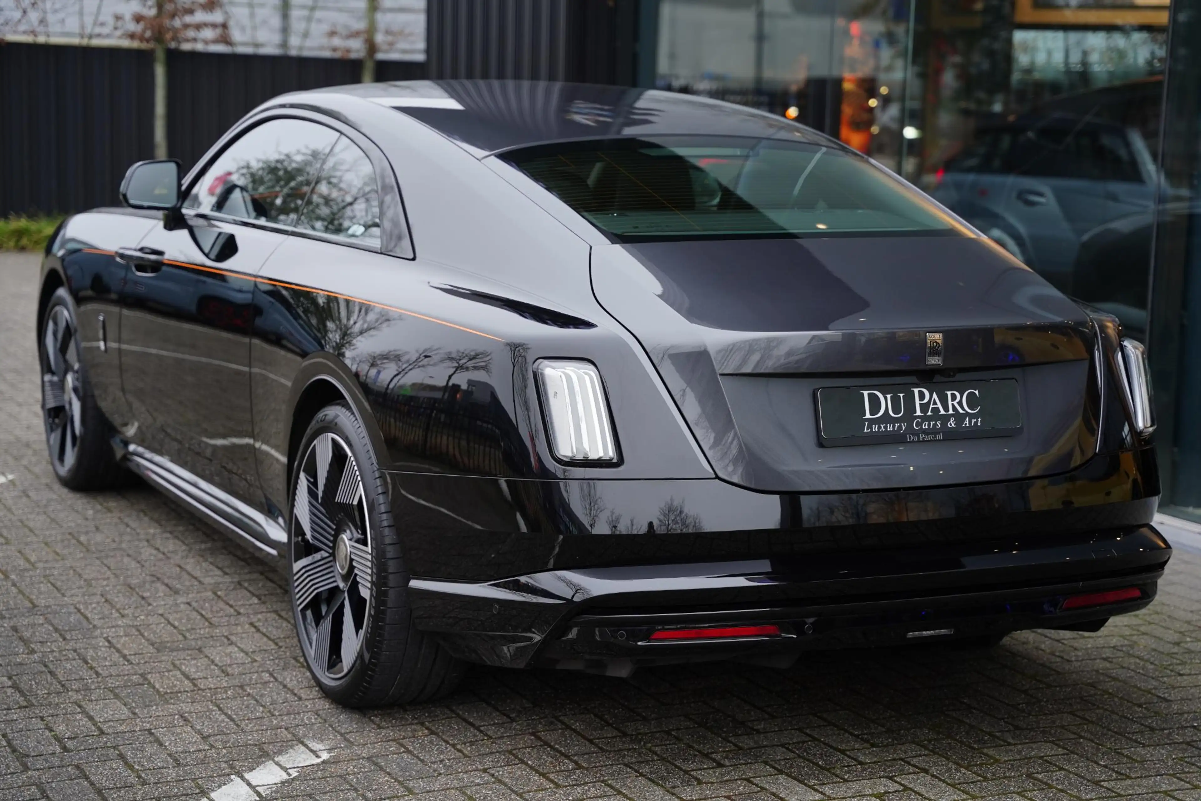 Rolls-Royce Spectre AWD / Two Tone Interior + Exterior — photo 4