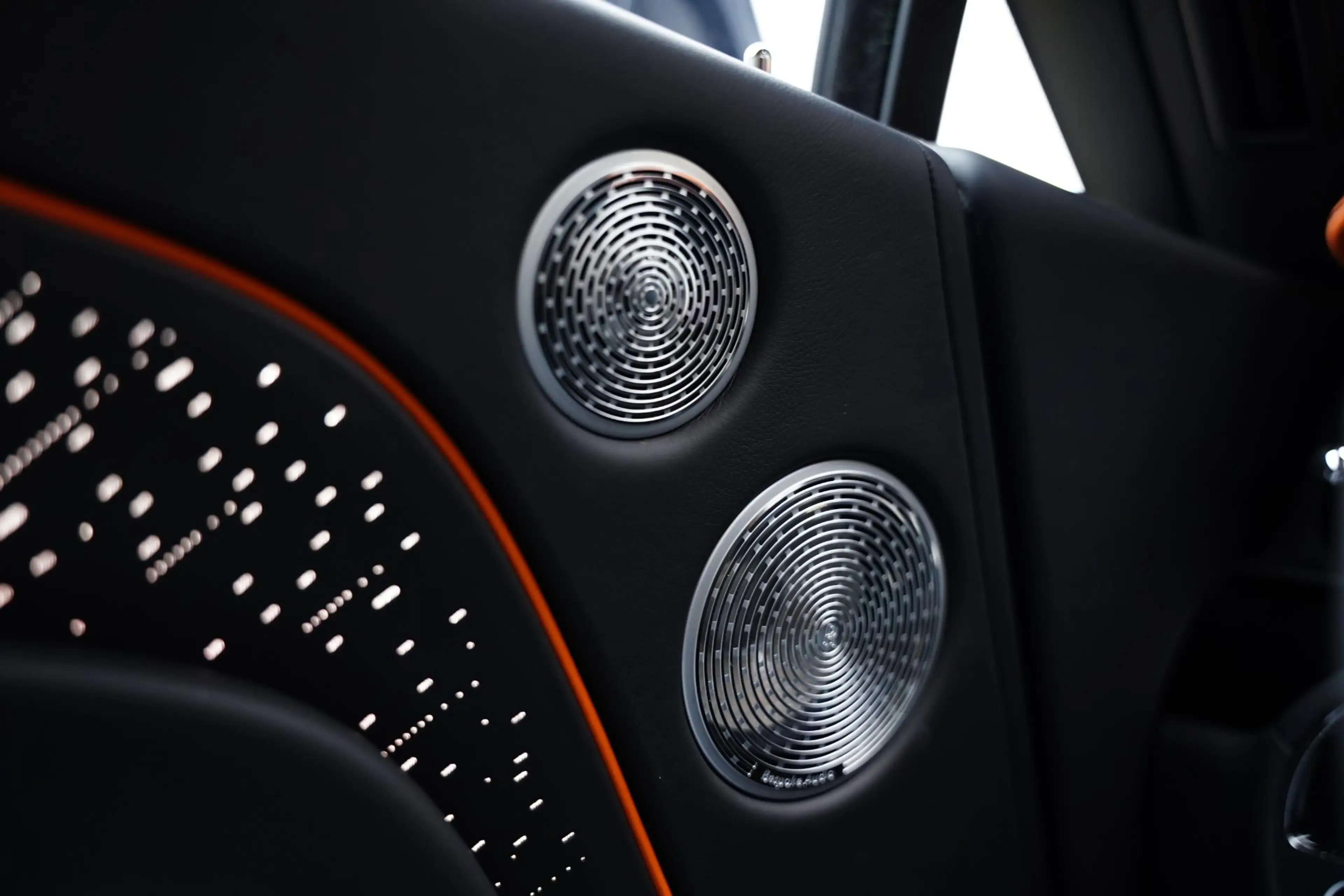 Rolls-Royce Spectre AWD / Two Tone Interior + Exterior — photo 27